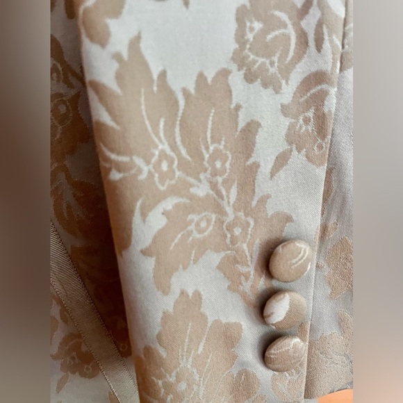 Sigrid Olsen Elegant Embroidered Cream and Gold Brocade Jacket Size 10 Buttons - Picture 11 of 17